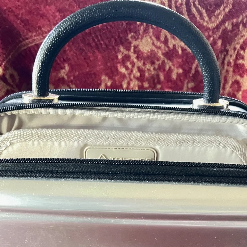 Apex Beauty Case, Silver